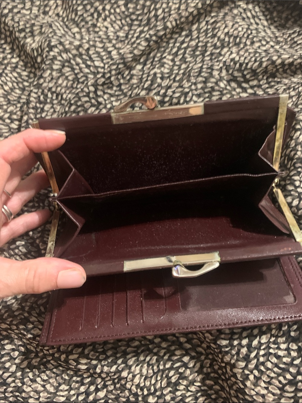 Etienne Aigner Maroon Leather Kiss-Lock Wallet - Picture 4 of 5